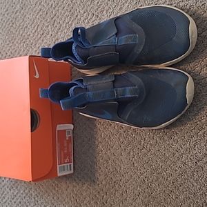 Nike Flex Runner slip on sneakers